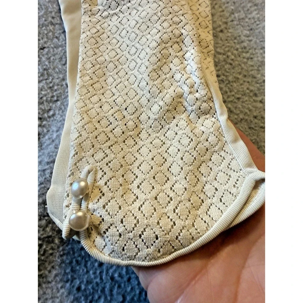 Vintage 1950-60s Lace Crochet Gloves Faux Pearl Button Off White XS-Small Church